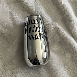 Insulated cup for wine